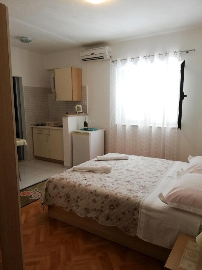 Apartments Aniko Saric Tučepi Εξωτερικό φωτογραφία